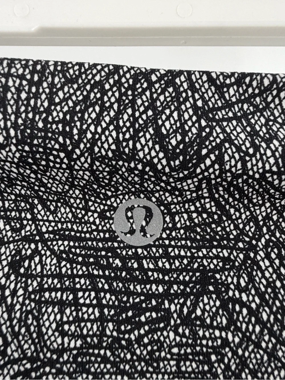 Lululemon Wunder Under Pant Leggings Line Up White Black Printed Size 6 Low Rise